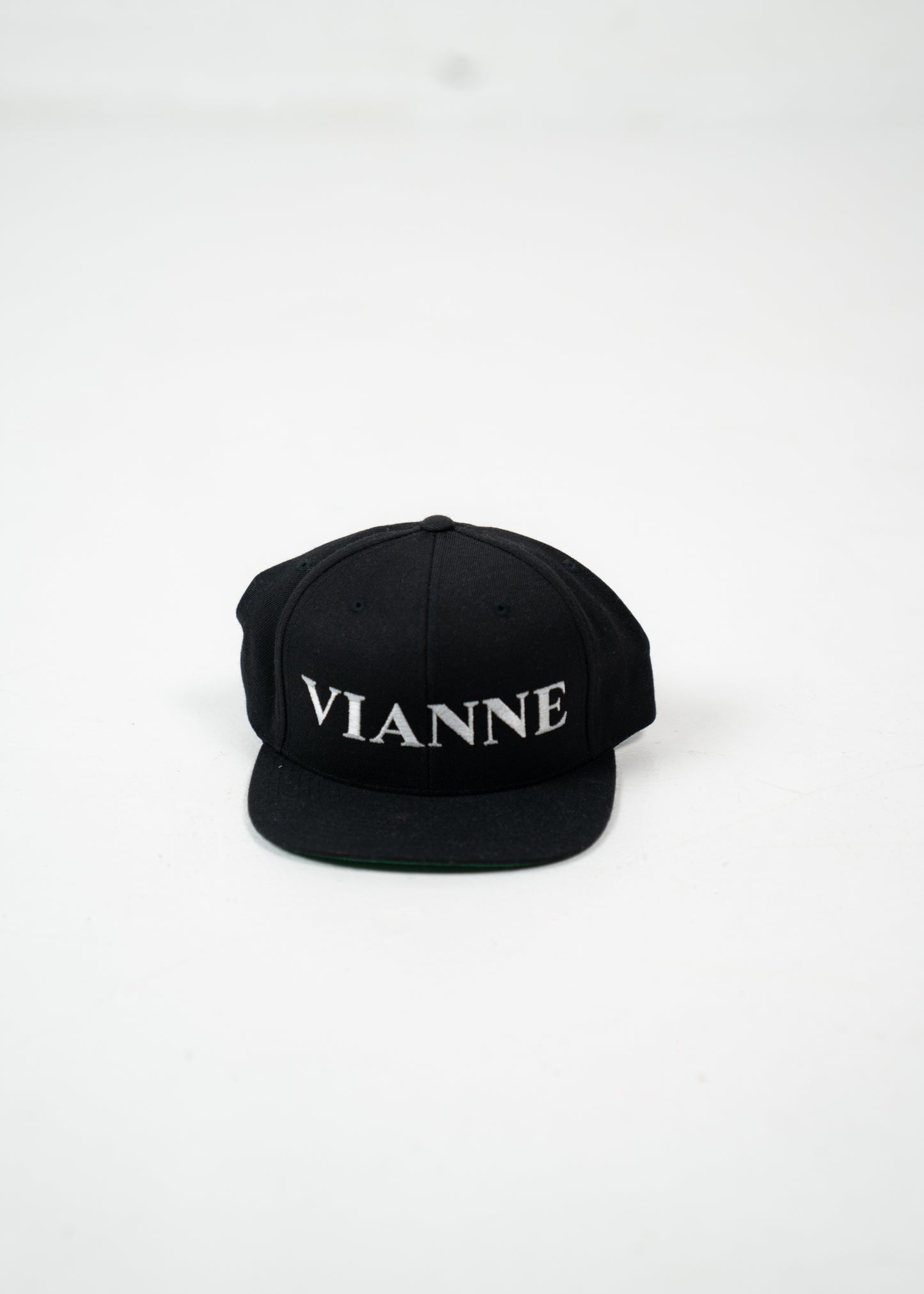 Vianne logo cap