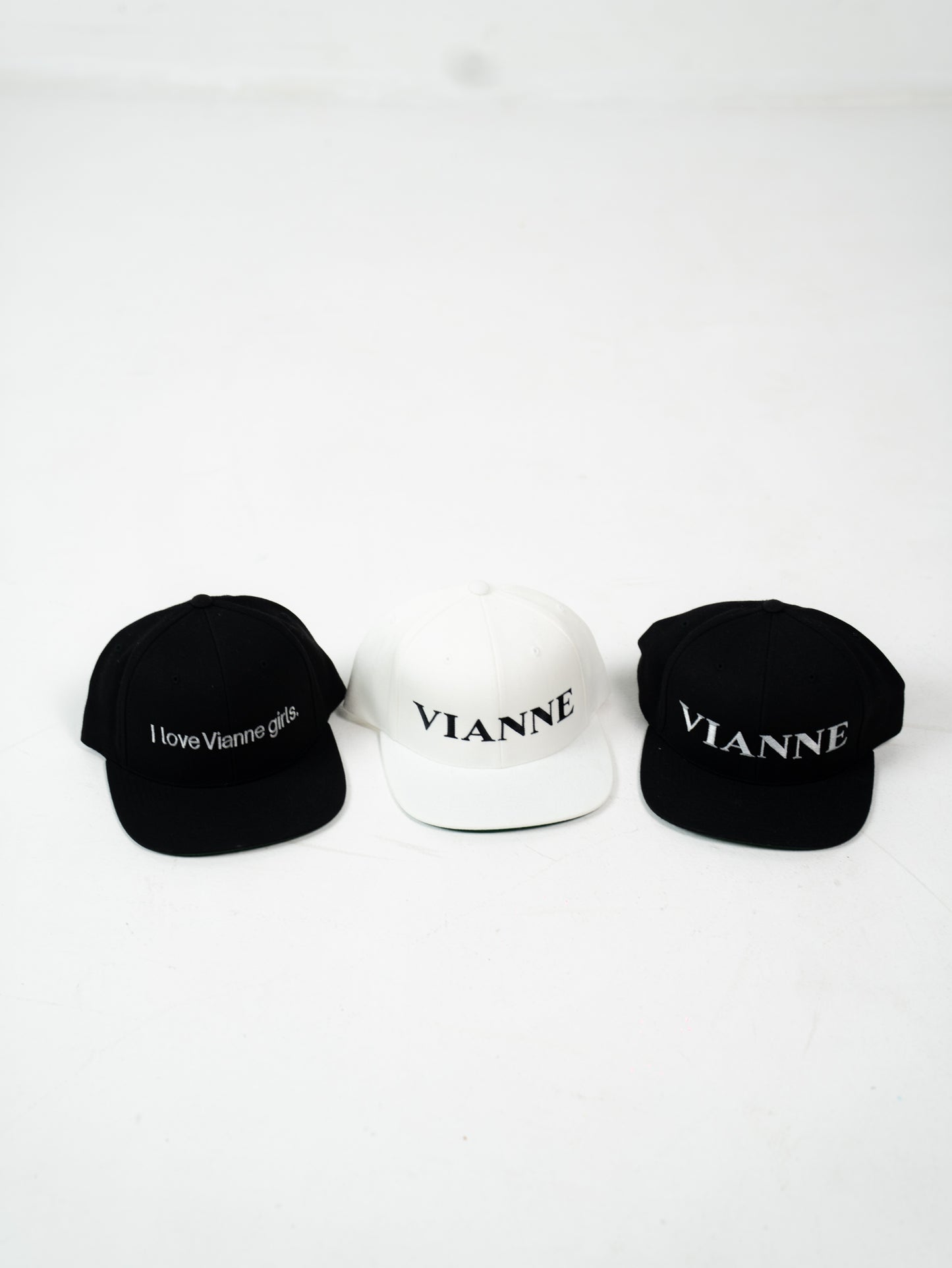 Vianne logo cap