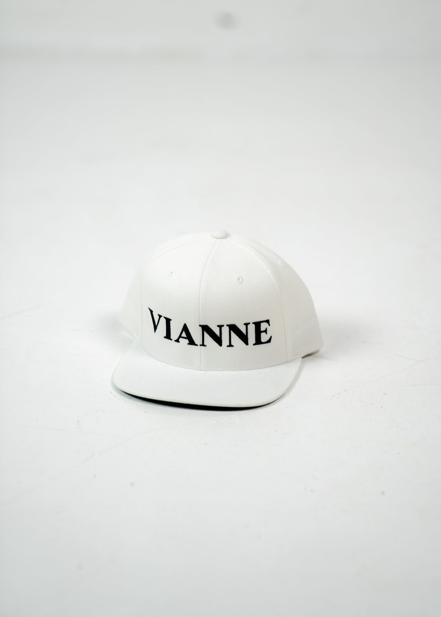 Vianne logo cap